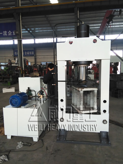 20噸小型龍門液壓機(jī)