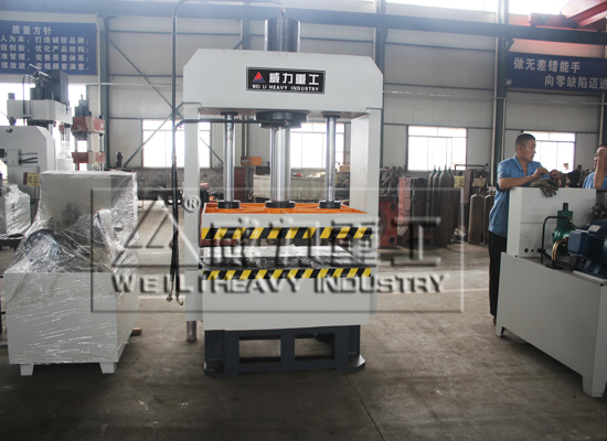 100噸龍門液壓機車間實拍圖片