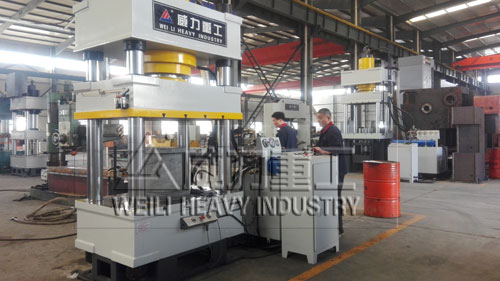 液壓機廠家生產車間