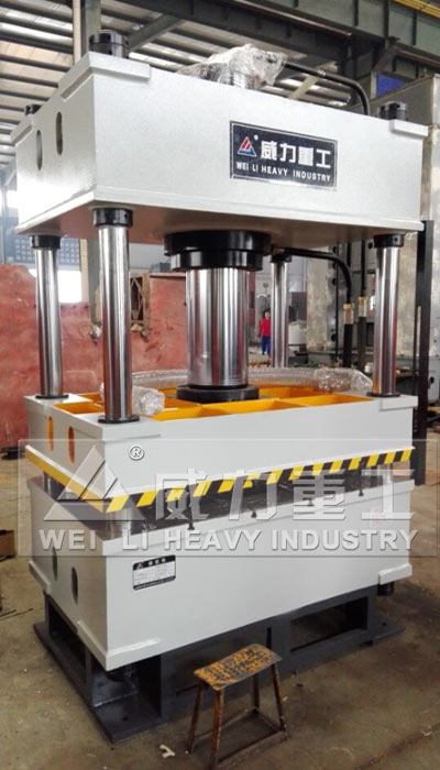 200噸液壓機車間實物