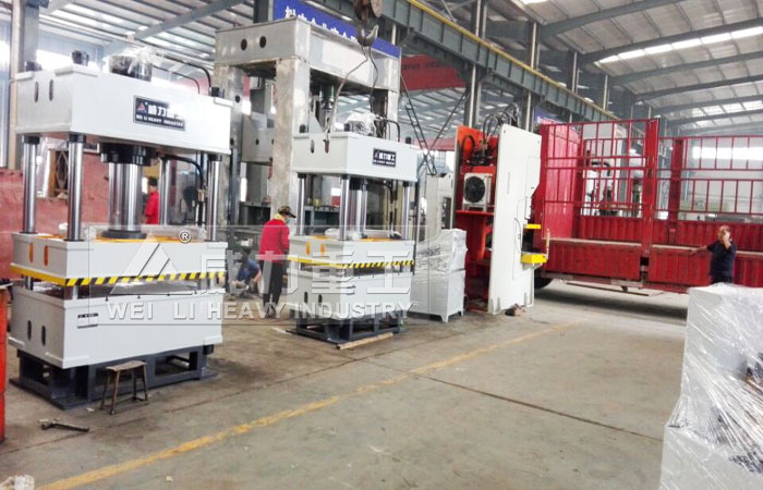 200噸四柱液壓機外觀