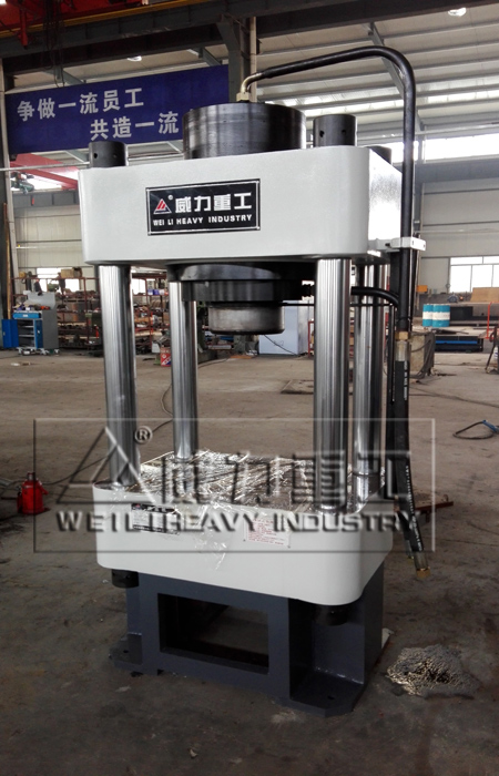 200噸二梁四柱液壓機(jī)