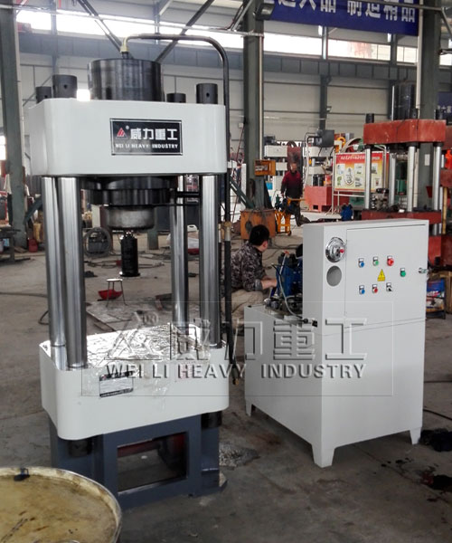 200噸兩梁四柱液壓機(jī)整機(jī)圖