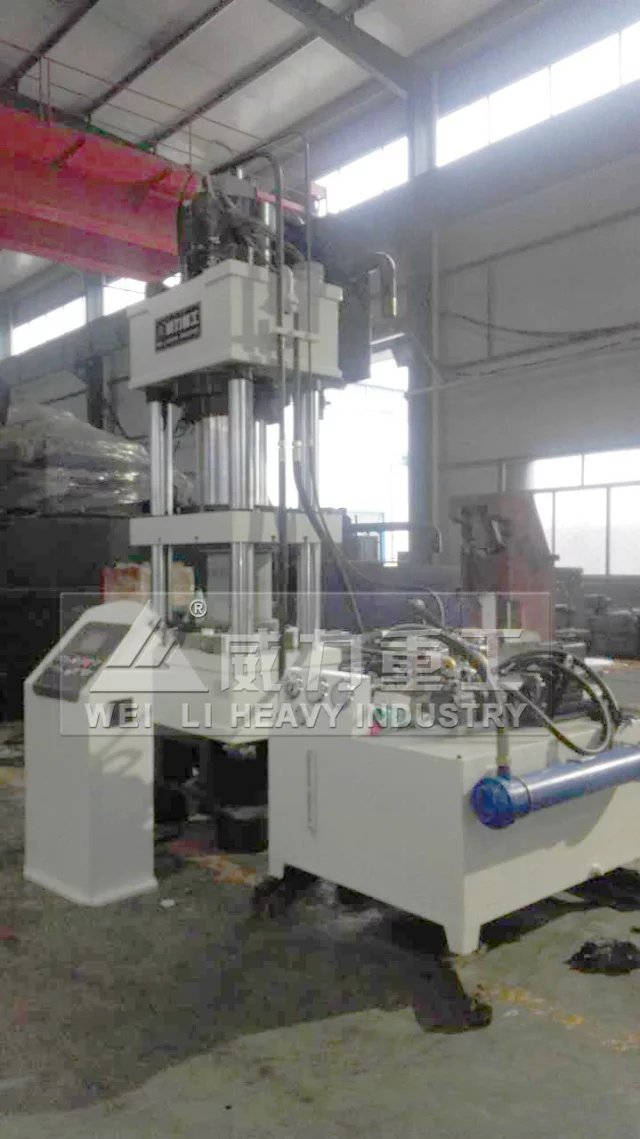 400噸粉末成型液壓機側視圖