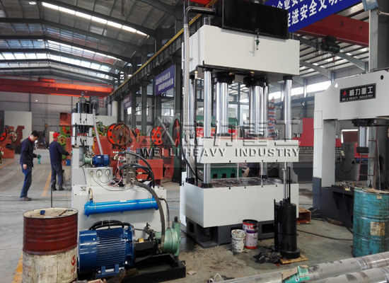 400噸雙杠四柱液壓機(jī)車間實(shí)拍