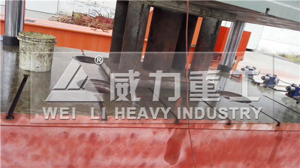 500噸四缸液壓機工作臺