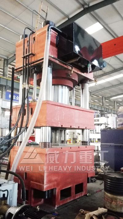 1300噸四柱液壓機(jī)外觀圖