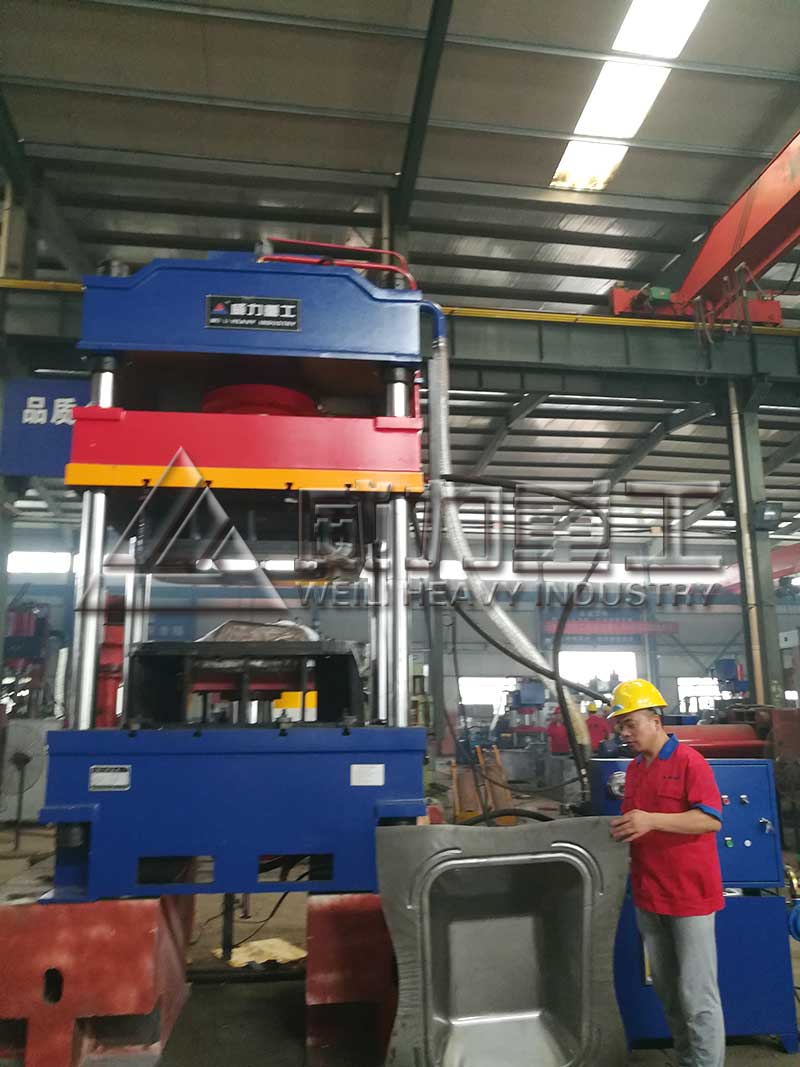 灰斗車斗拉伸成型