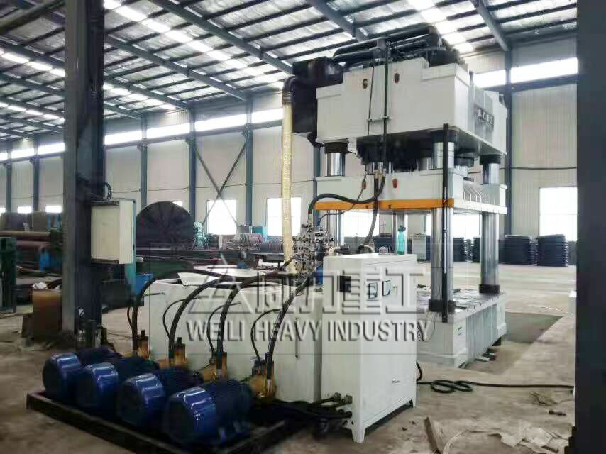 4000噸四柱液壓機(jī)側(cè)視圖