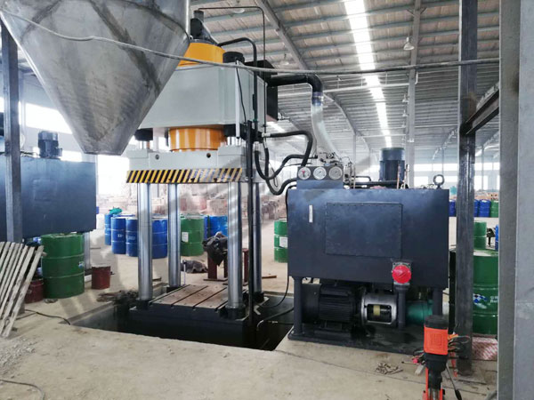 1600噸鎂碳磚成型液壓機(jī)