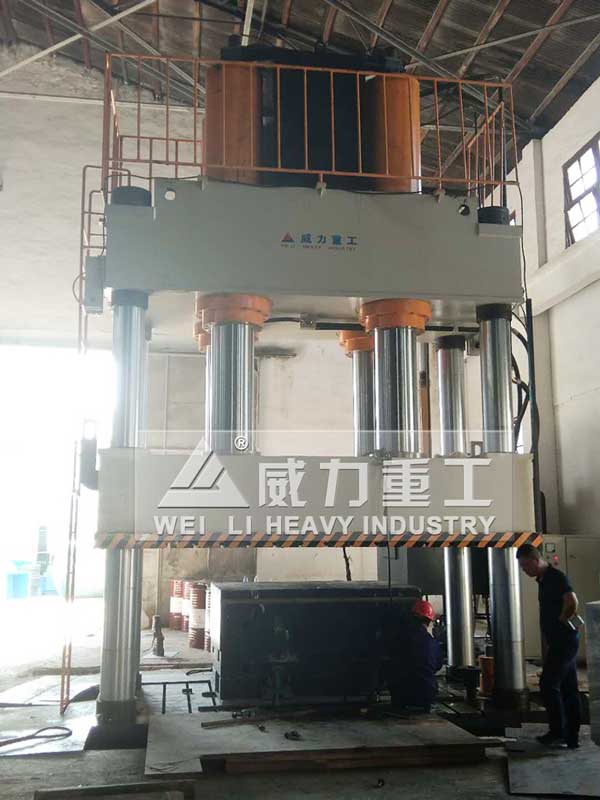 2000噸玻璃鋼化糞池液壓機(jī)