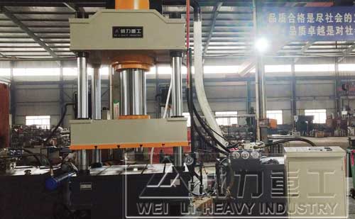 濟寧客戶定做的500噸封頭液壓機