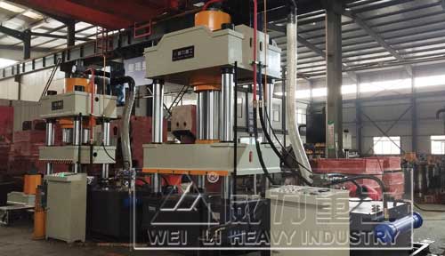 500噸封頭液壓機側視圖