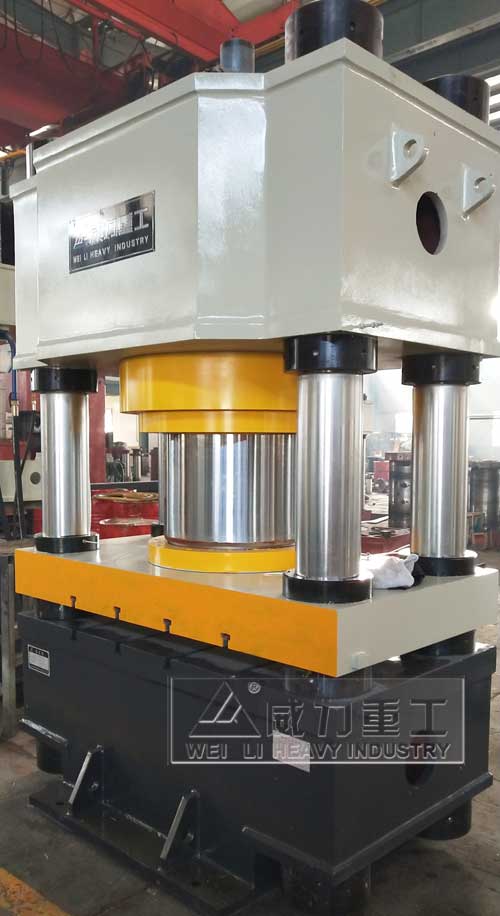 800噸四柱液壓機(jī)側(cè)視圖