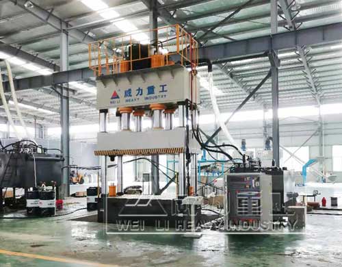 1000噸四柱液壓機壓化糞池蓋子