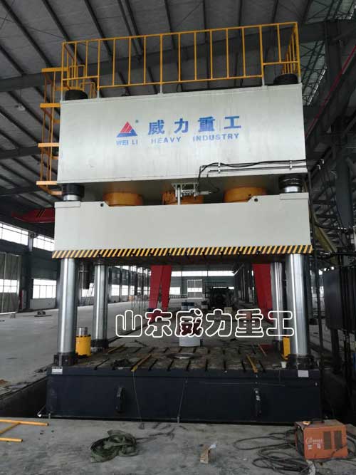 2000噸汽車保險(xiǎn)杠成型液壓機(jī)安裝現(xiàn)場(chǎng)