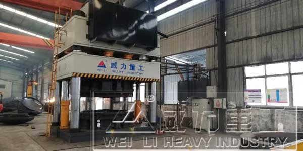 3000噸封頭拉伸液壓機(jī)客戶工作現(xiàn)場(chǎng)