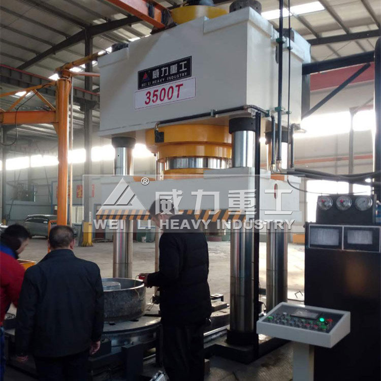 3500噸四柱液壓機(jī)客戶工作現(xiàn)場(chǎng)