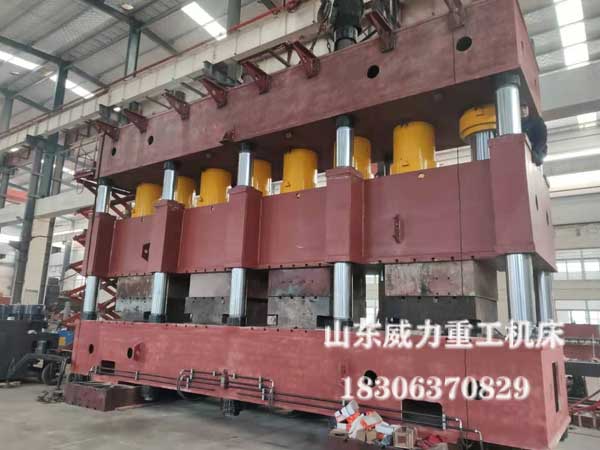 汽車大梁成型液壓機裝配現場圖片