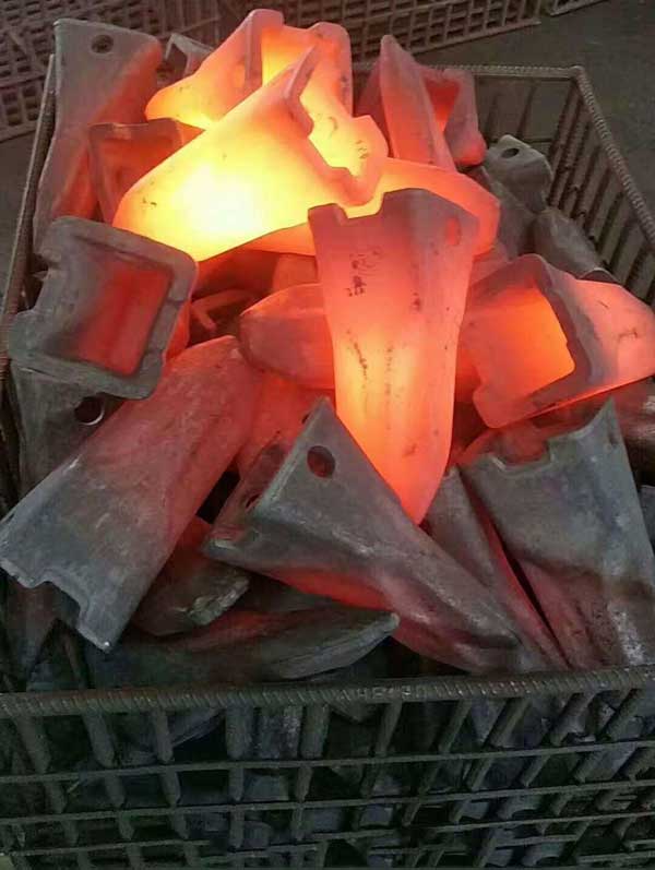 鏟車挖機斗齒熱鍛成型