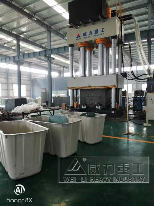 2000噸玻璃鋼凈化槽成型液壓機