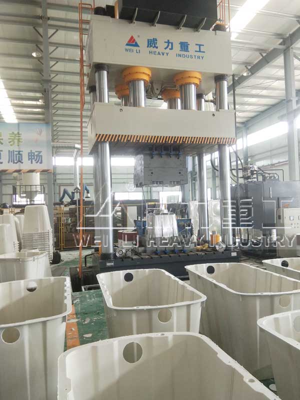 2000噸四柱液壓機客戶現場圖