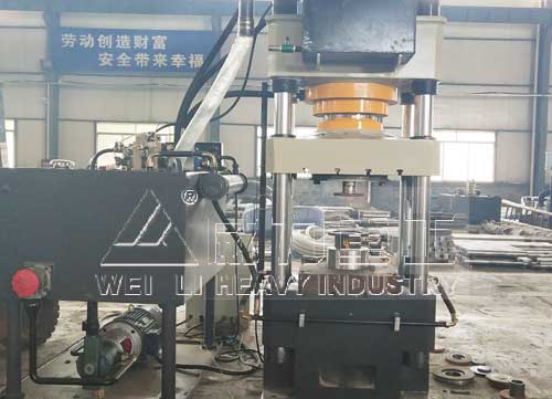 315噸四柱液壓機(jī)后視圖