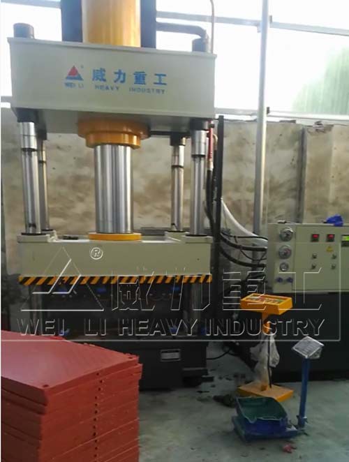 河南漏糞板客戶生產現場圖