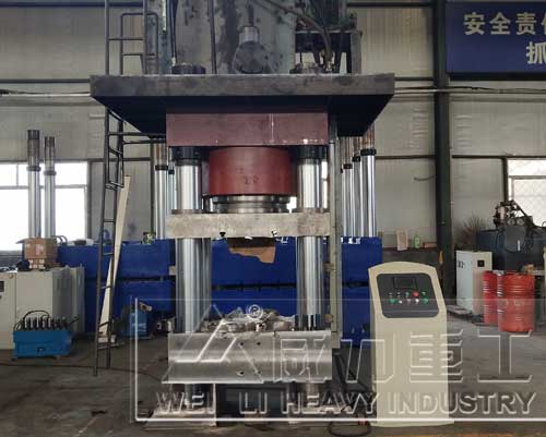 1000噸四柱式熱鍛液壓機(jī)生產(chǎn)裝配圖片