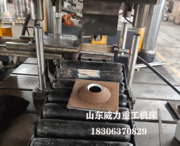 礦用錨桿托盤試壓現場圖