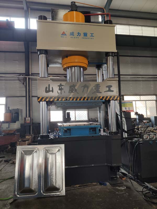 500噸不銹鋼巧克力水箱板沖壓液壓機