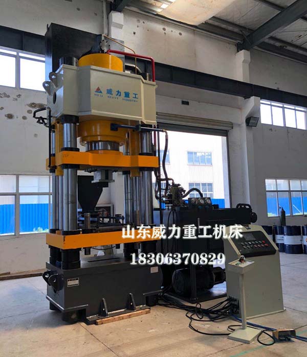 800噸鐵粉配重塊熱壓成型液壓機客戶現場圖