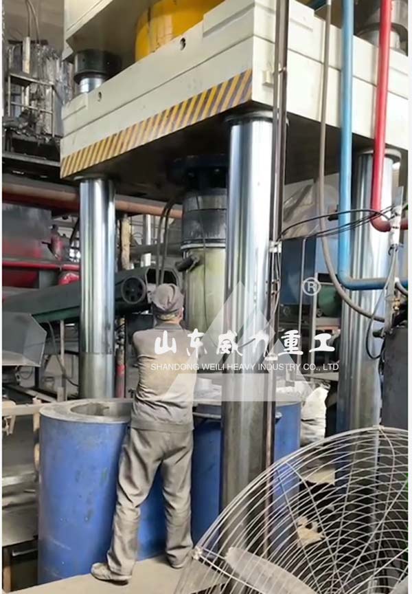 1500噸四柱液壓機客戶現場圖片