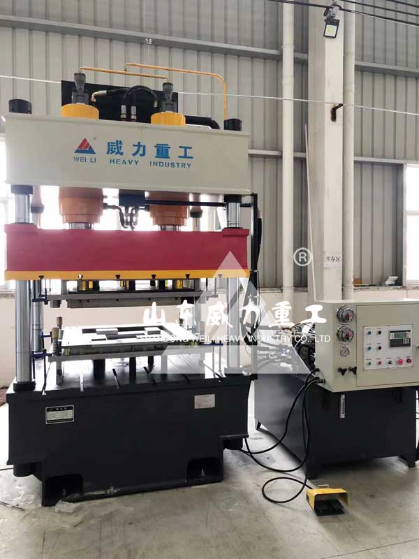 200噸四柱液壓機客戶現場圖片