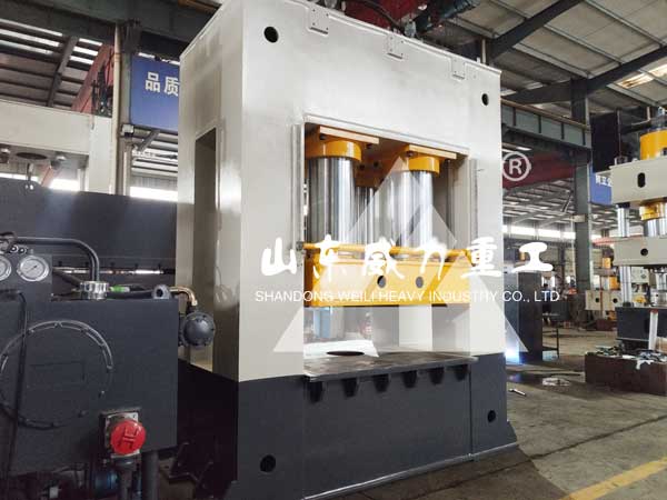 1000噸龍門框架式液壓機(jī)