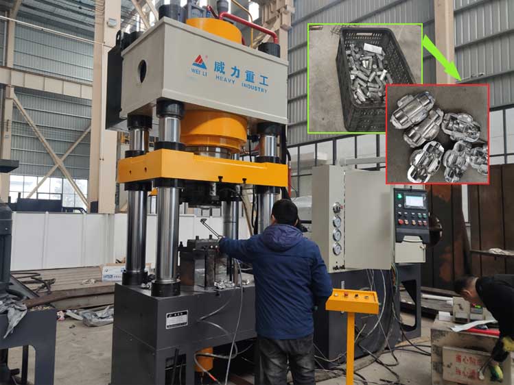 汽車零部件擠壓成形液壓機圖片