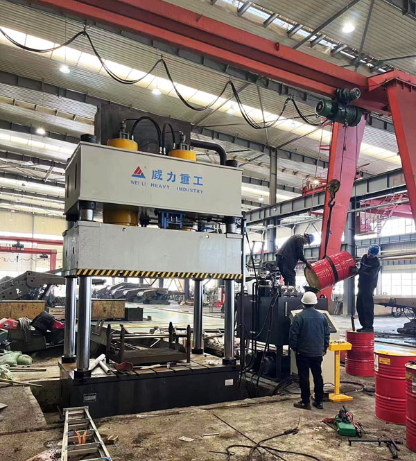 630噸三梁四柱液壓機_YW3