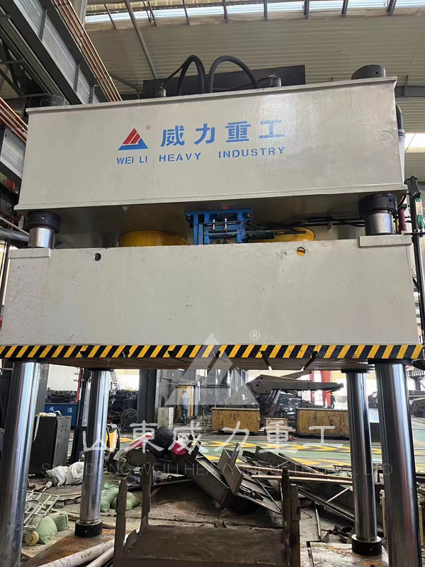 YW32-630T四柱油壓機