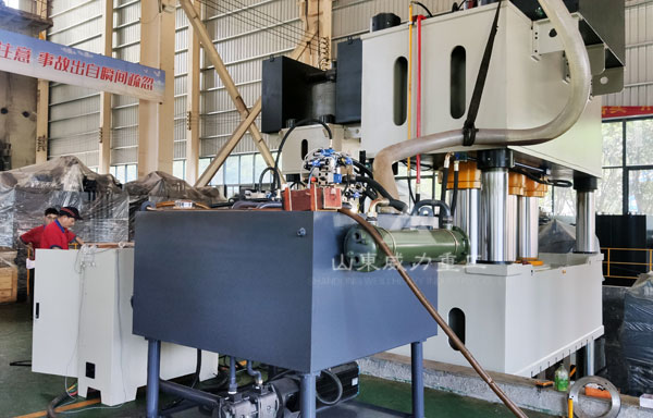 2000噸三梁四柱液壓機