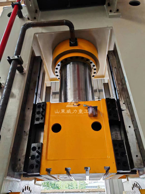 800噸多向鍛造液壓機細節圖