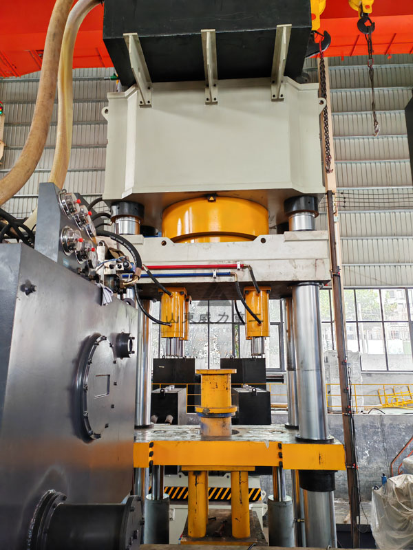 2000噸新型石墨坩堝液壓機