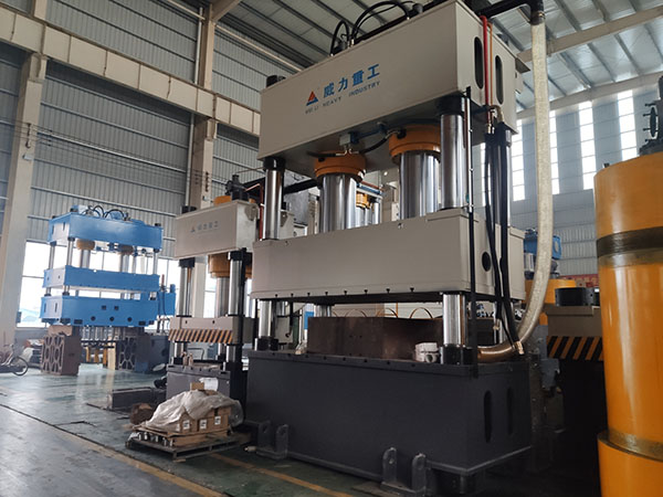 1000噸三梁四柱液壓機